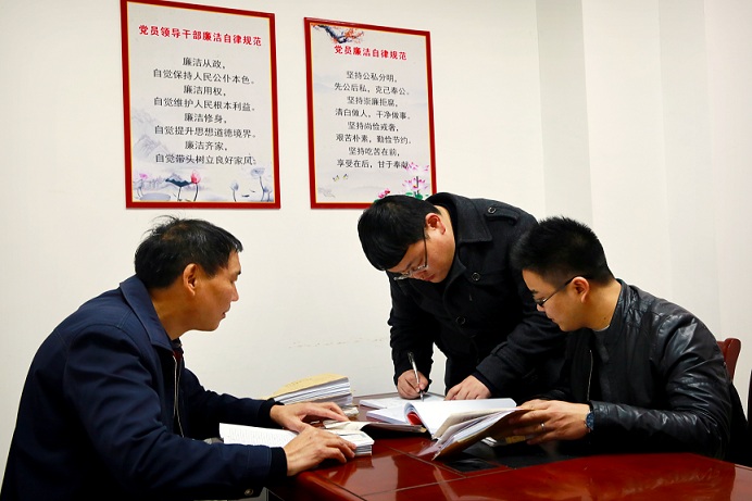 该县派驻第七纪检组与千岛湖镇纪委正在联合调查一件涉纪信访图片