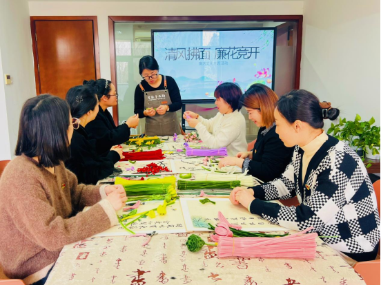 0225巧用编织棒  花开映廉心147.png